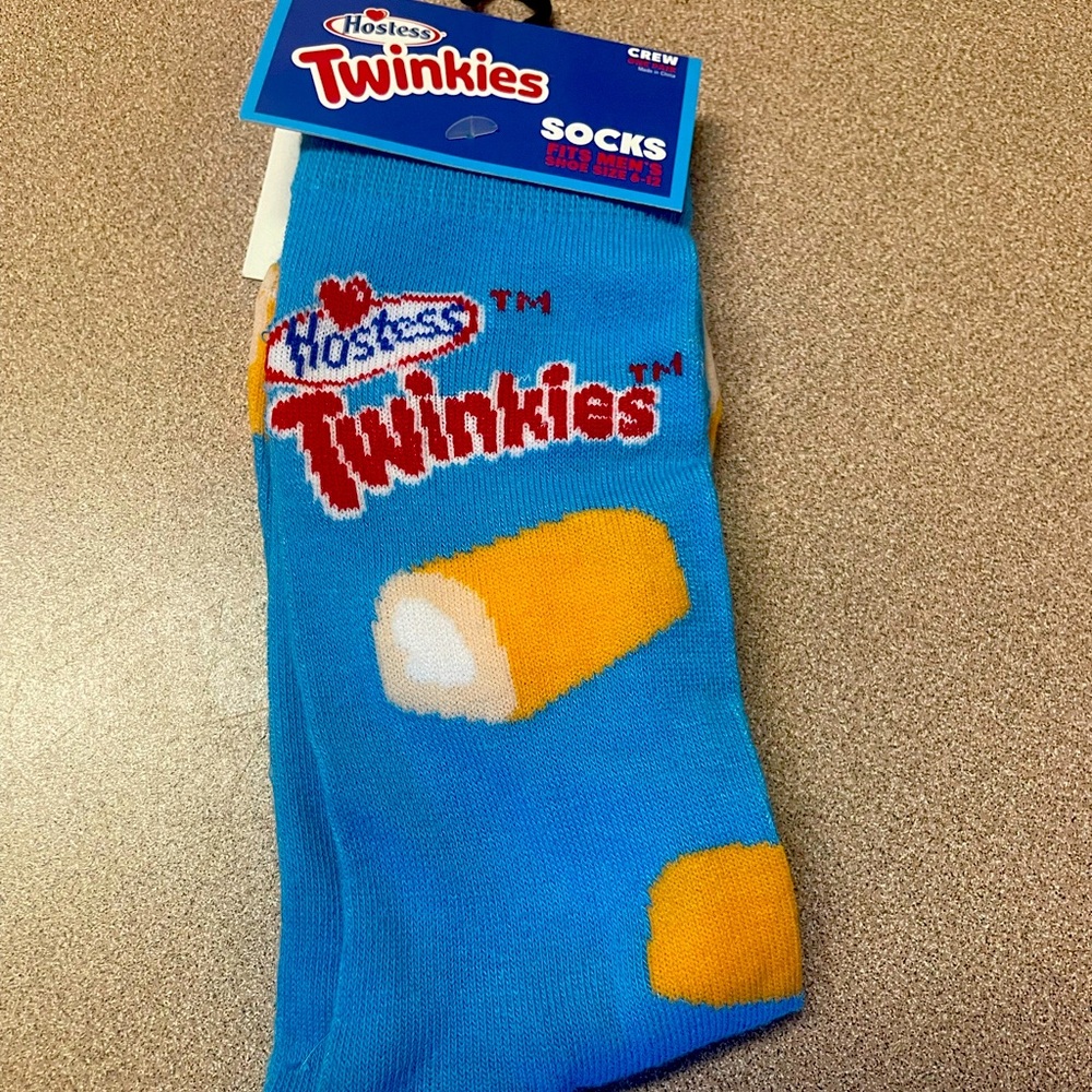 Men’s  /unisex novelty socks Rare !! Twinkies socks. Fits shoe size 6-12 NWT